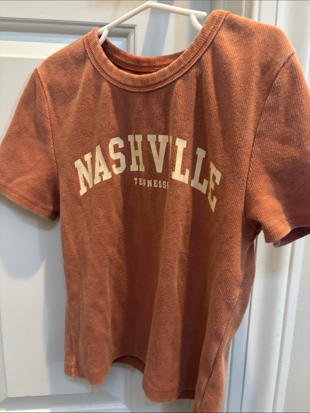 Kids Short Sleeve Nashville Tee in Rust size L